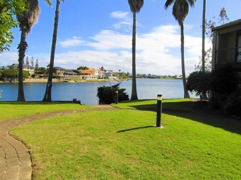 9 Jodie Court, Mermaid Waters QLD 4218