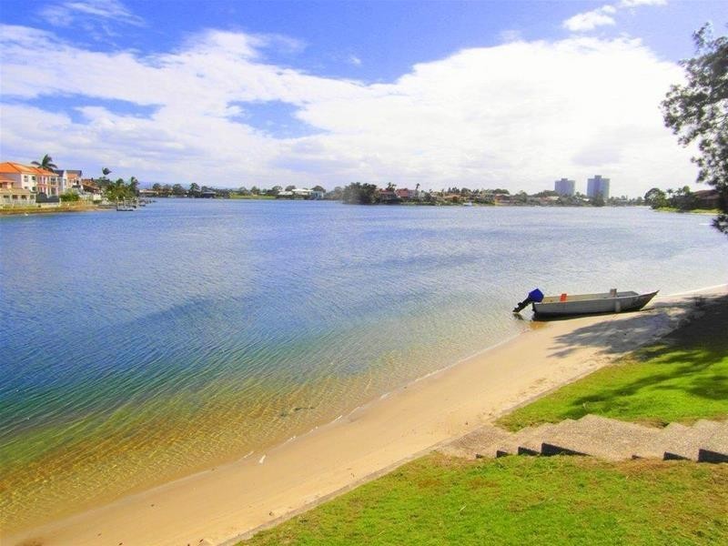 9 Jodie Court, Mermaid Waters QLD 4218