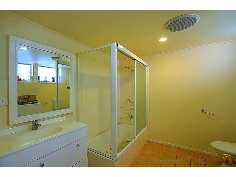 20 Leonard Avenue, Surfers Paradise QLD 4217