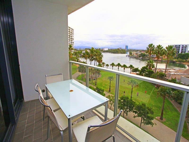 4 Wahroonga Place ‘Avalon’, Surfers Paradise QLD 4217