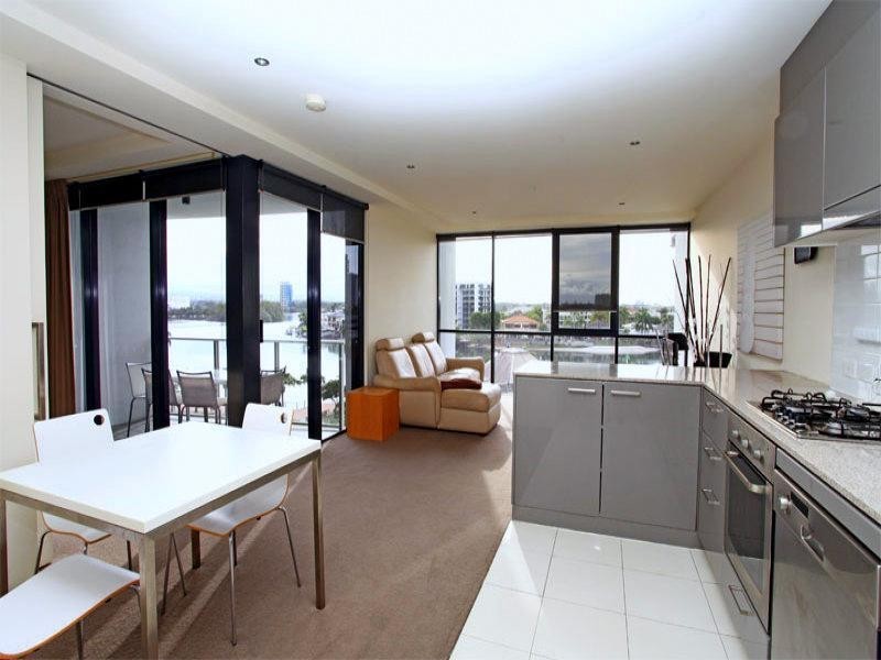 4 Wahroonga Place ‘Avalon’, Surfers Paradise QLD 4217