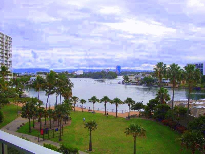 4 Wahroonga Place ‘Avalon’, Surfers Paradise QLD 4217