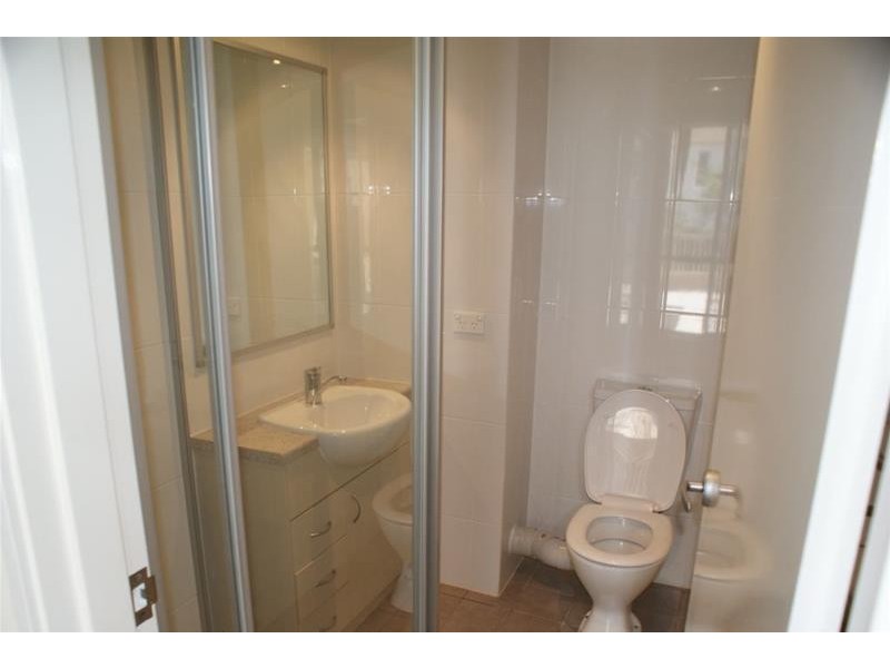 3 Oak Avenue, Surfers Paradise QLD 4217