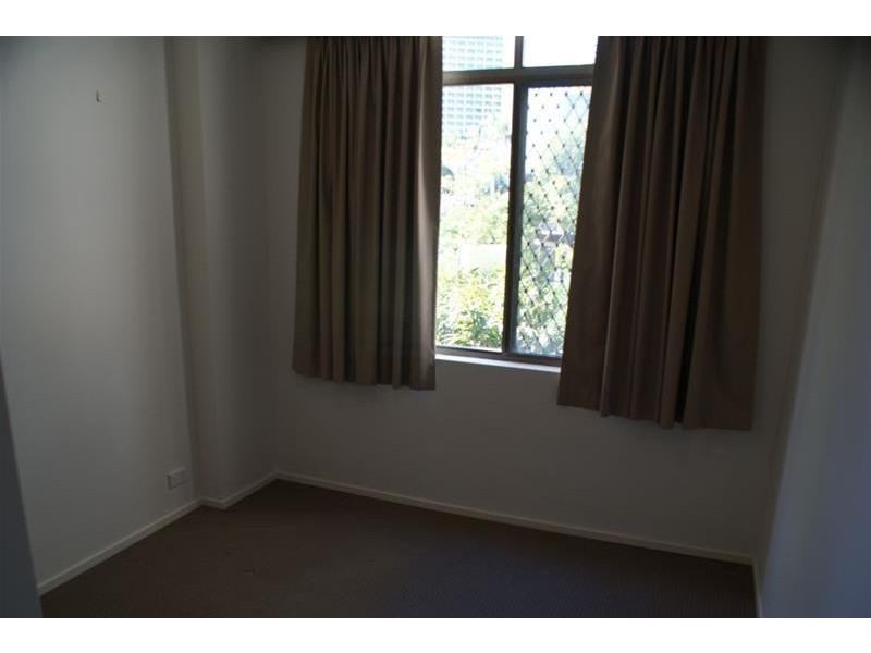 3 Oak Avenue, Surfers Paradise QLD 4217