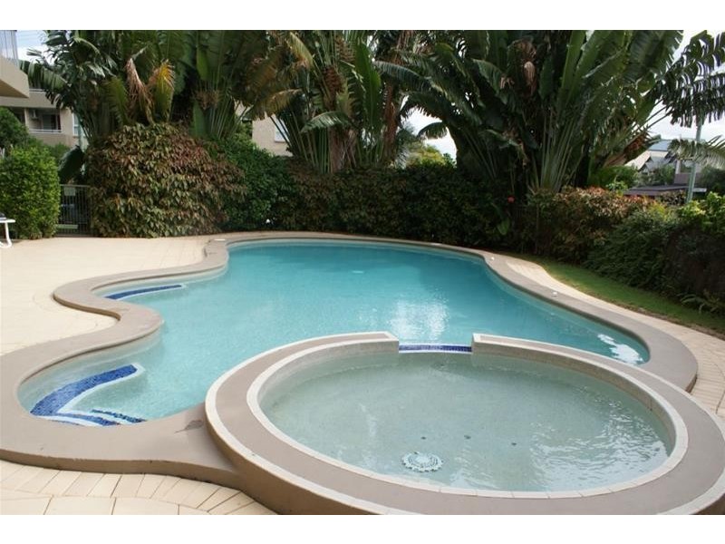 3 Oak Avenue, Surfers Paradise QLD 4217