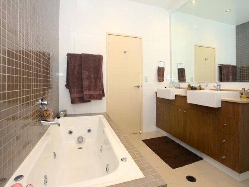 2201/18 Cypress Avenue ‘Solaire’ Budds Beach, Surfers Paradise QLD 4217