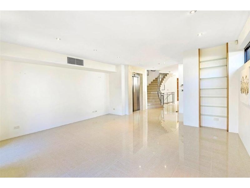 41A Peak Avenue, Main Beach QLD 4217