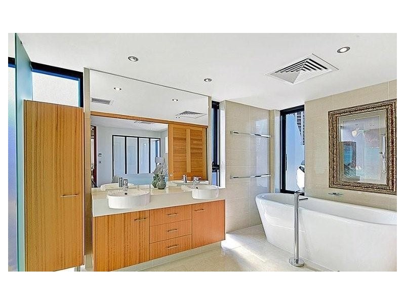 41A Peak Avenue, Main Beach QLD 4217