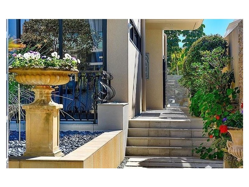 41A Peak Avenue, Main Beach QLD 4217