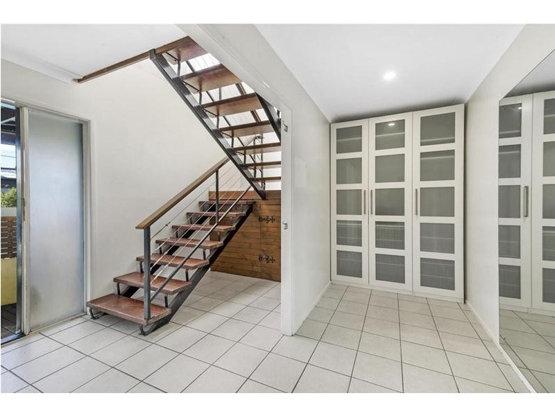 90 Benowa Road, Southport QLD 4215