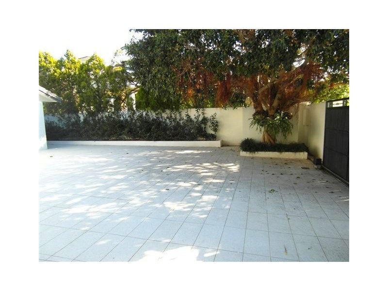 56 Admiralty Drive, Paradise Waters QLD 4217