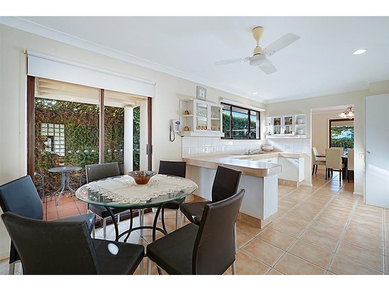 1 Lothian Avenue, Sorrento QLD 4217