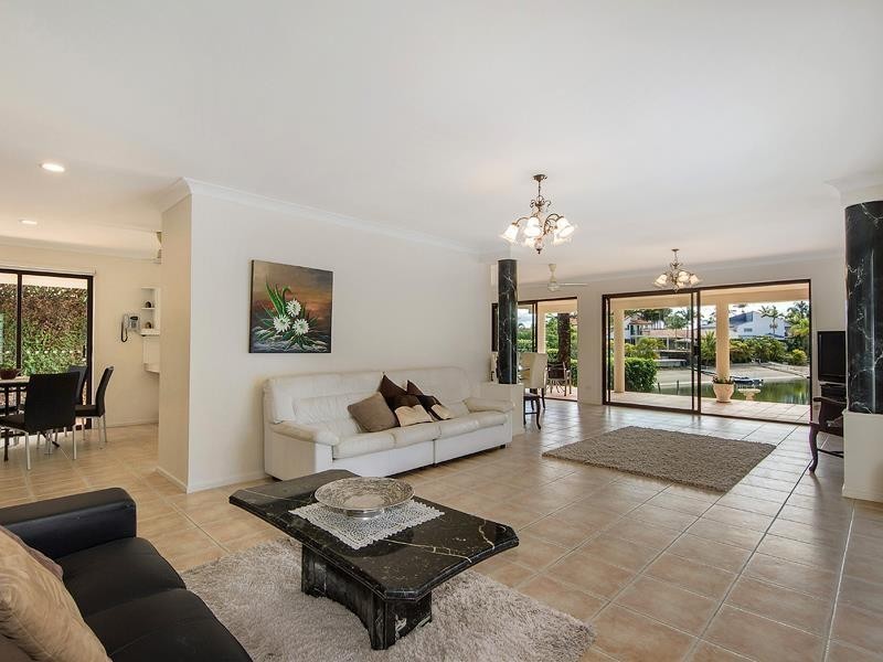 1 Lothian Avenue, Sorrento QLD 4217