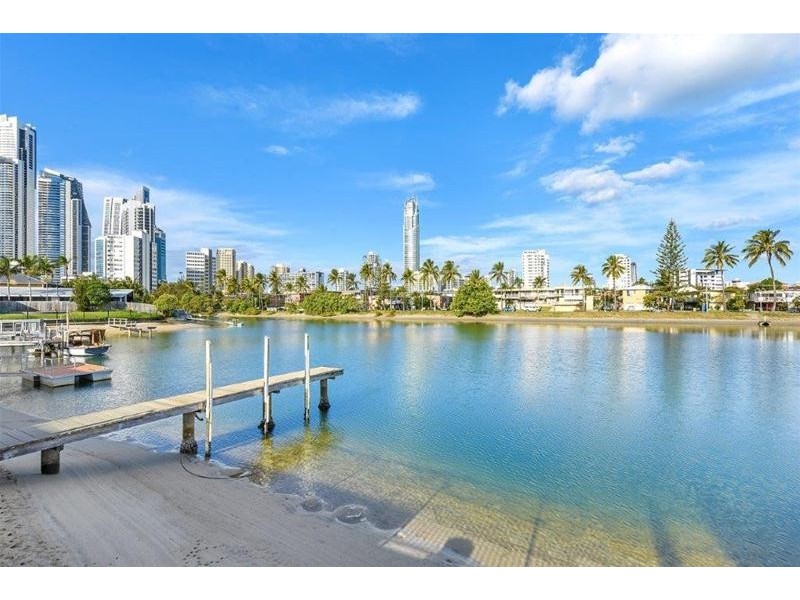 35 Sunrise Boulevard, Surfers Paradise QLD 4217