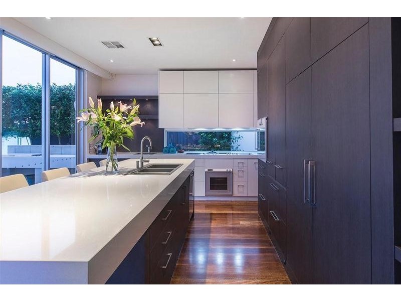 32 Admiralty Drive, Paradise Waters QLD 4217