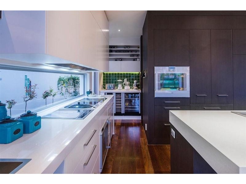 32 Admiralty Drive, Paradise Waters QLD 4217