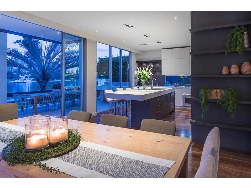 32 Admiralty Drive, Paradise Waters QLD 4217