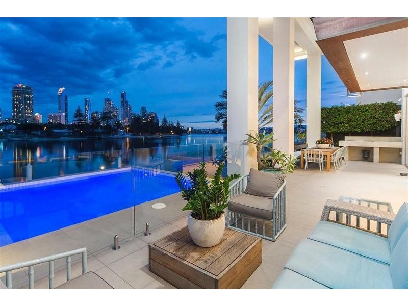 32 Admiralty Drive, Paradise Waters QLD 4217