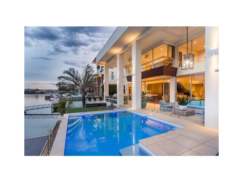 32 Admiralty Drive, Paradise Waters QLD 4217