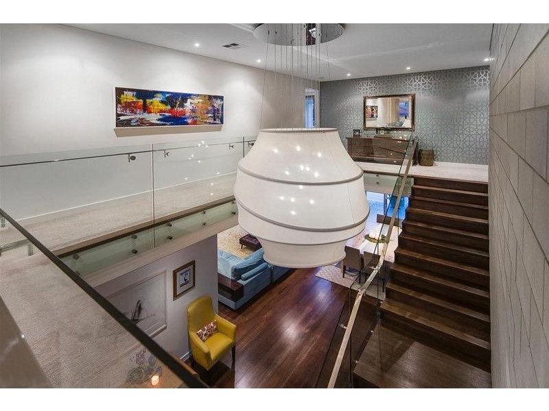 32 Admiralty Drive, Paradise Waters QLD 4217