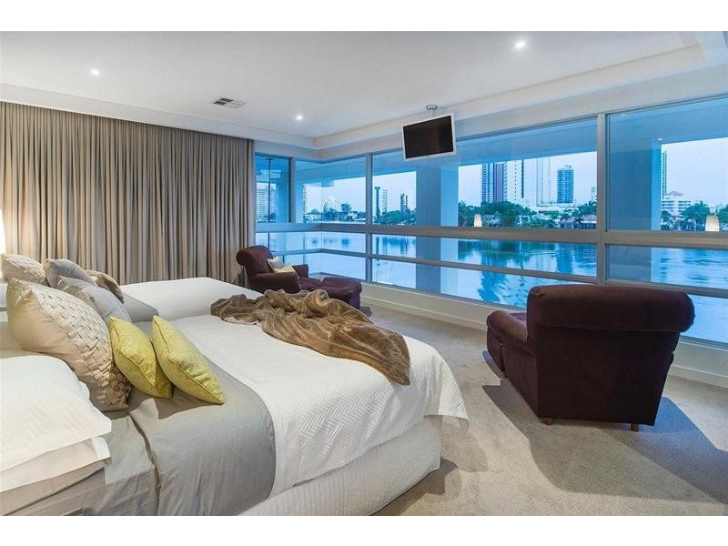 32 Admiralty Drive, Paradise Waters QLD 4217