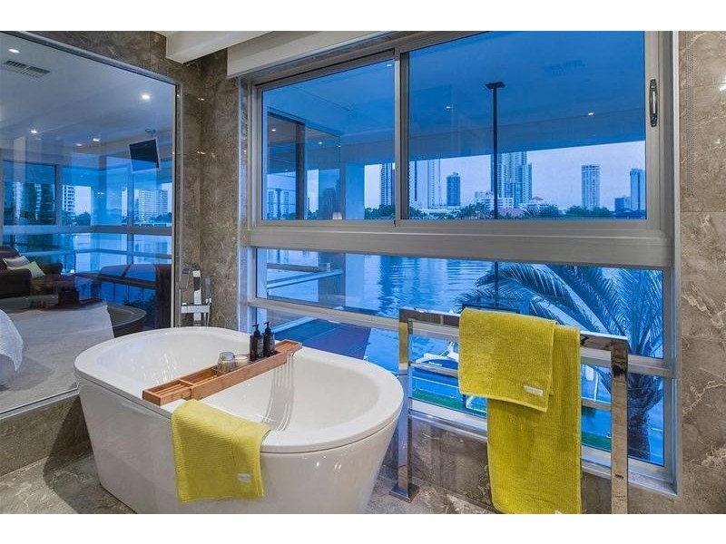 32 Admiralty Drive, Paradise Waters QLD 4217