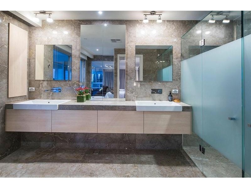 32 Admiralty Drive, Paradise Waters QLD 4217