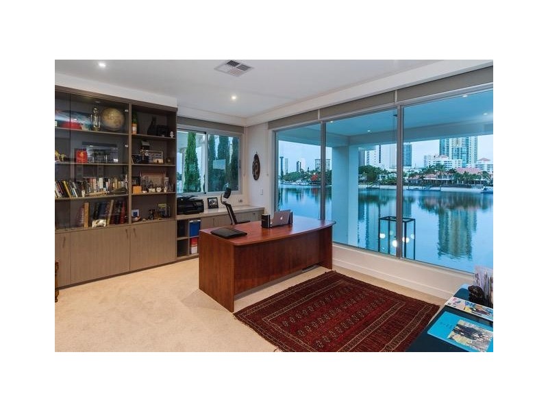 32 Admiralty Drive, Paradise Waters QLD 4217