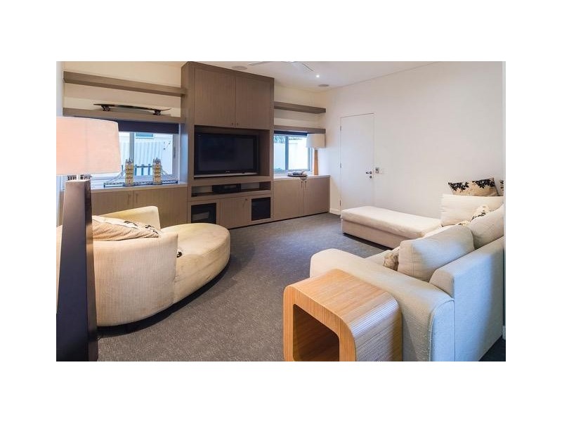 32 Admiralty Drive, Paradise Waters QLD 4217