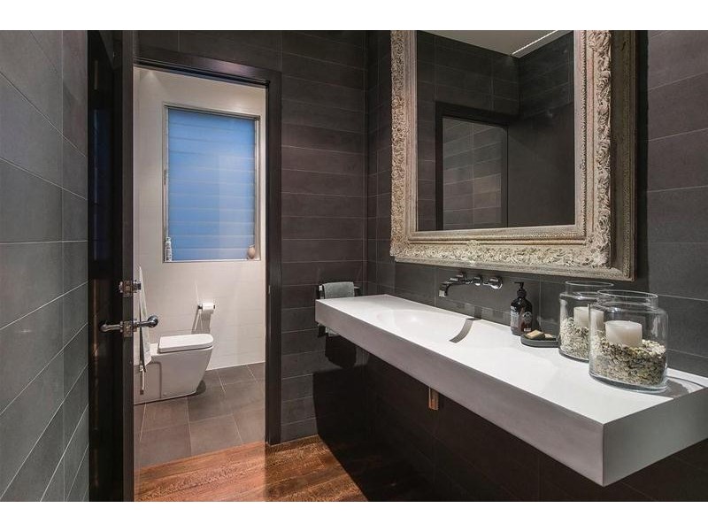 32 Admiralty Drive, Paradise Waters QLD 4217