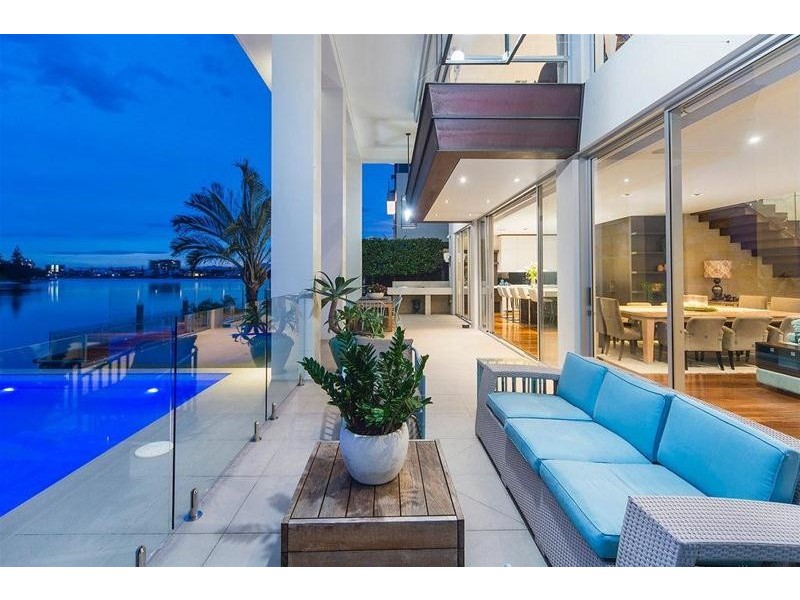 32 Admiralty Drive, Paradise Waters QLD 4217