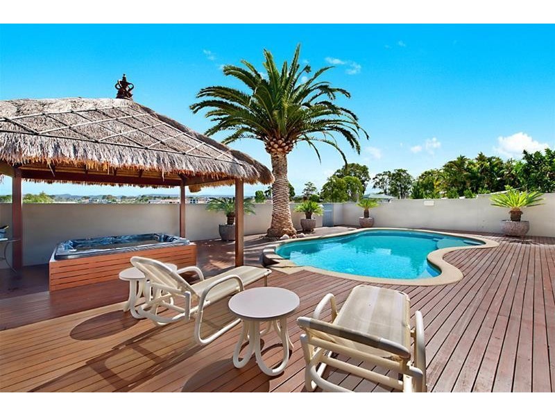 92 Bamboo Avenue, Benowa QLD 4217