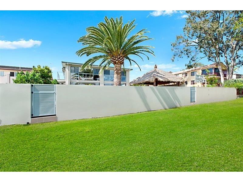 92 Bamboo Avenue, Benowa QLD 4217