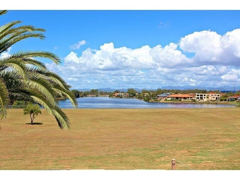 92 Bamboo Avenue, Benowa QLD 4217