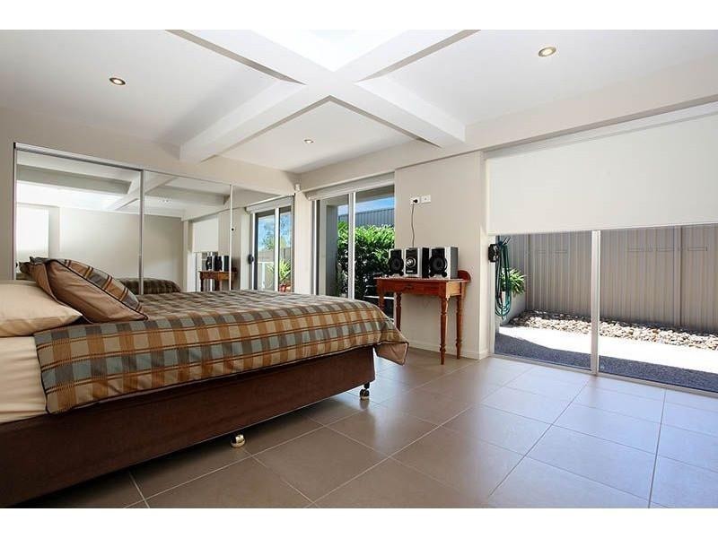 92 Bamboo Avenue, Benowa QLD 4217