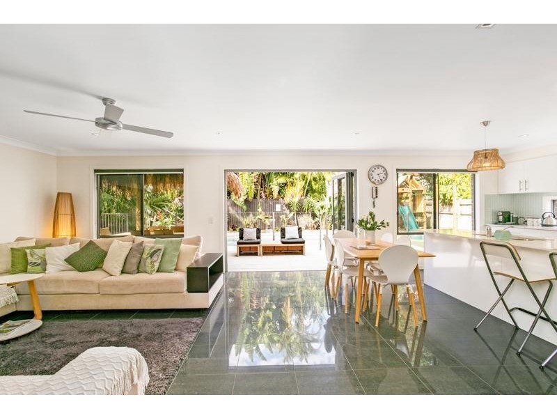 20 Brindisi Avenue, Isle Of Capri QLD 4217