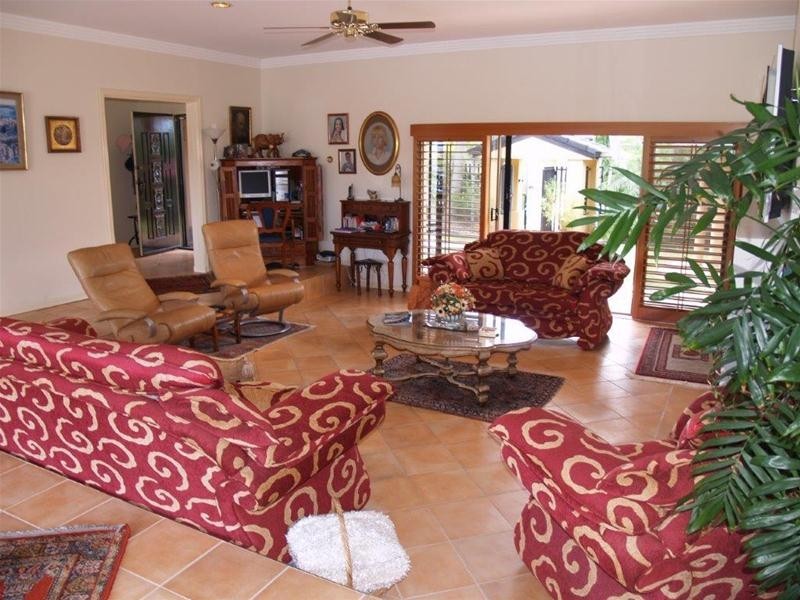 17 Donegal Crescent, Sorrento QLD 4217