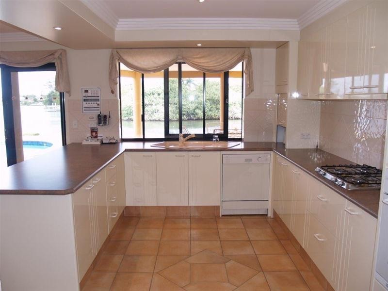 17 Donegal Crescent, Sorrento QLD 4217