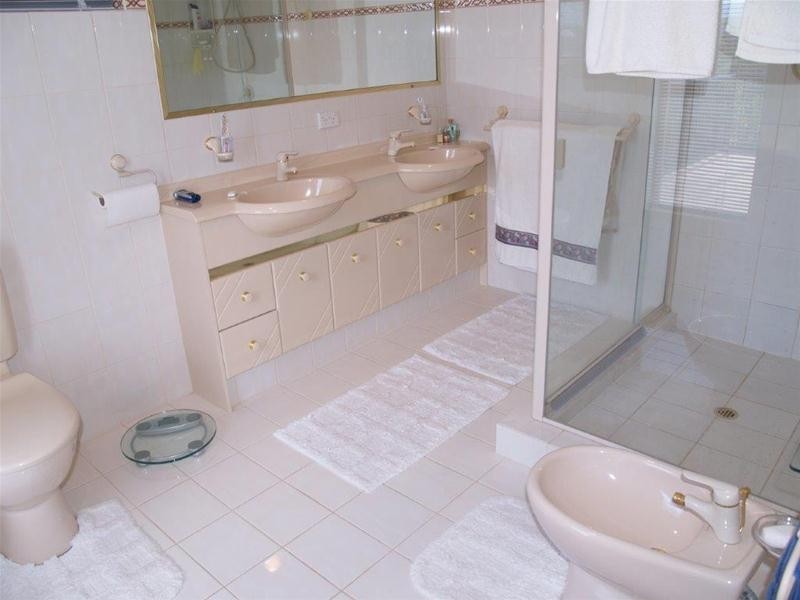 17 Donegal Crescent, Sorrento QLD 4217