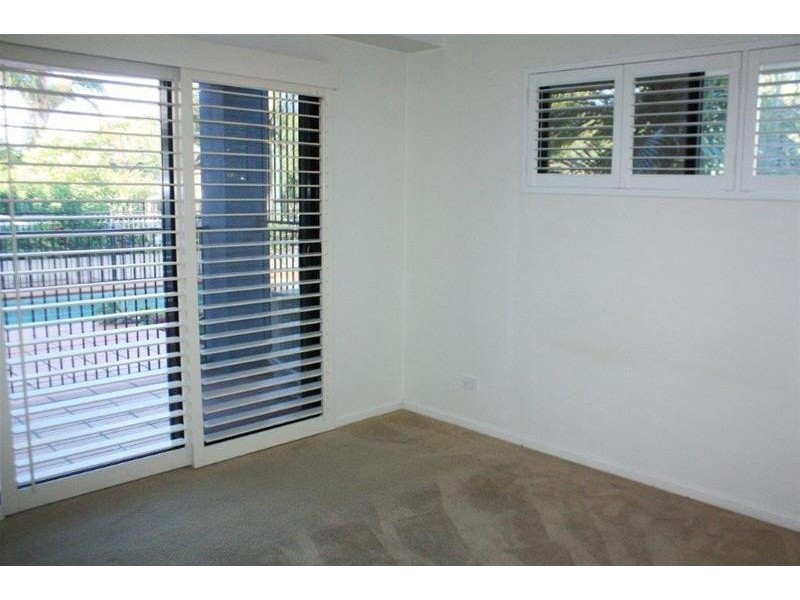 1/10-12 Darrambal Street, Chevron Island QLD 4217