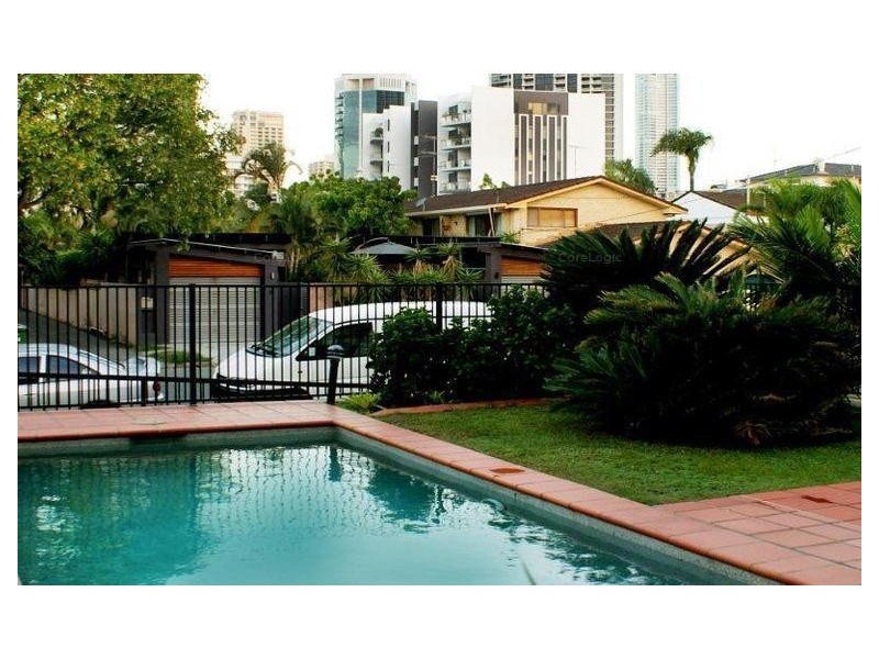 1/10-12 Darrambal Street, Chevron Island QLD 4217