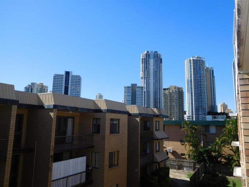 11 Stanhill Drive, Chevron Island QLD 4217