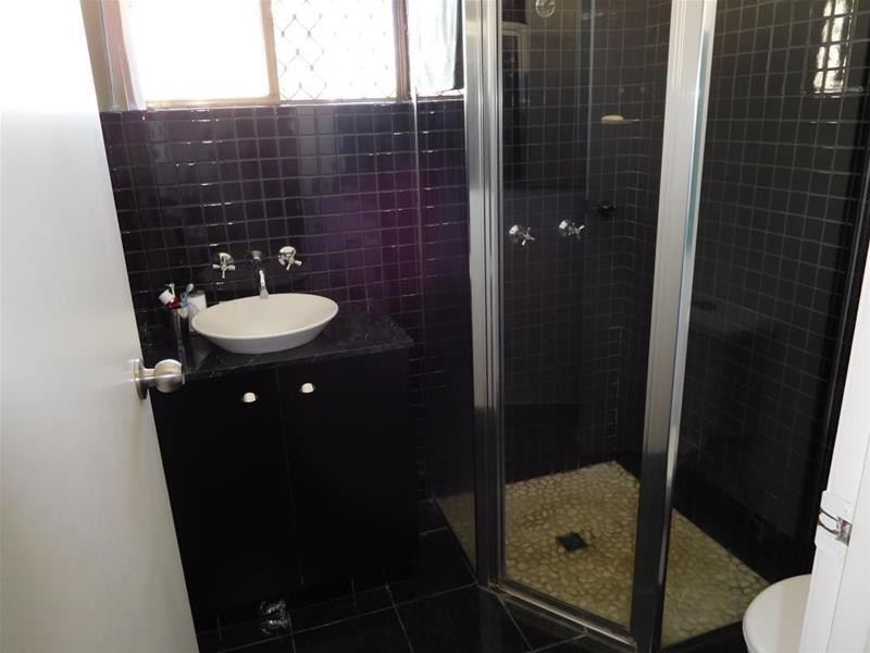 11 Stanhill Drive, Chevron Island QLD 4217