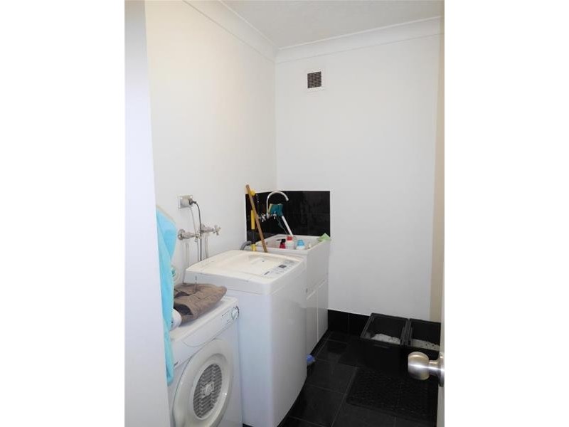 11 Stanhill Drive, Chevron Island QLD 4217