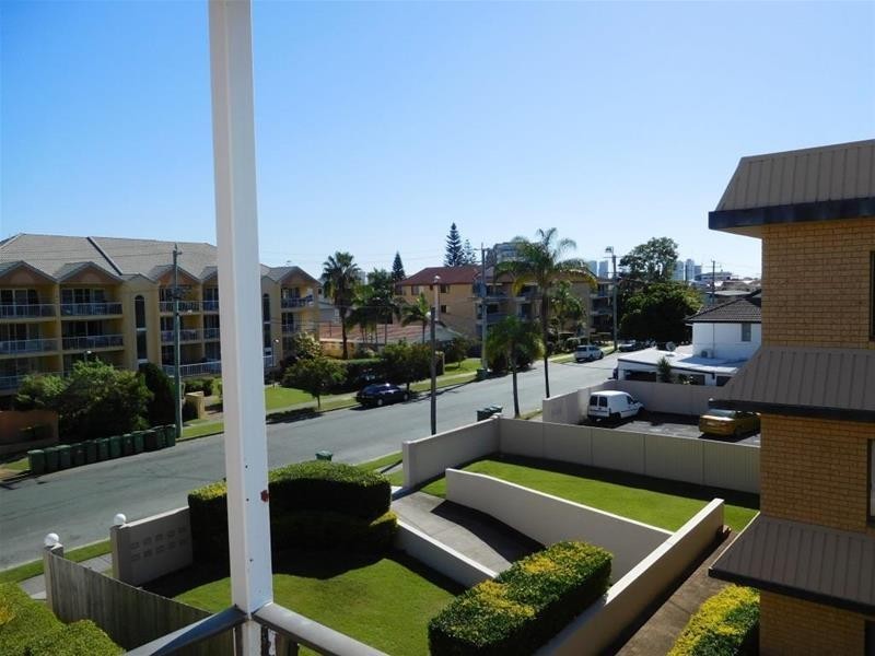 11 Stanhill Drive, Chevron Island QLD 4217