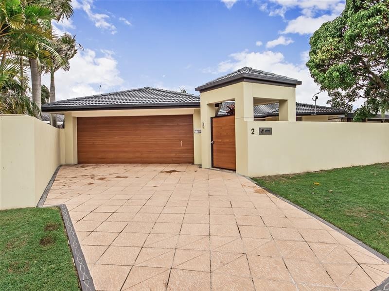 2 Etna Street, Isle Of Capri QLD 4217