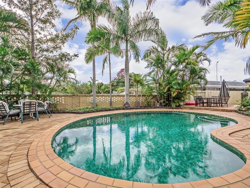 2 Etna Street, Isle Of Capri QLD 4217
