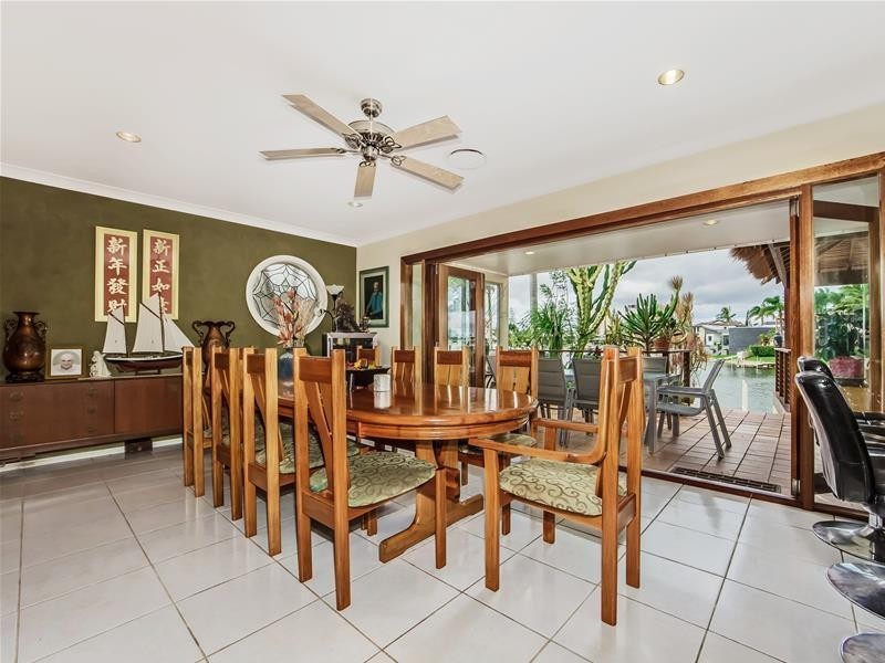 2 Etna Street, Isle Of Capri QLD 4217