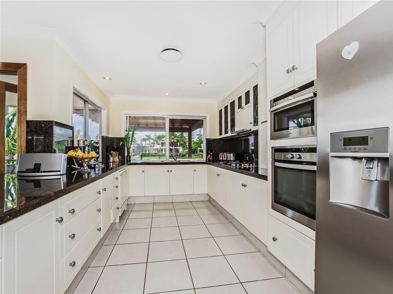 2 Etna Street, Isle Of Capri QLD 4217