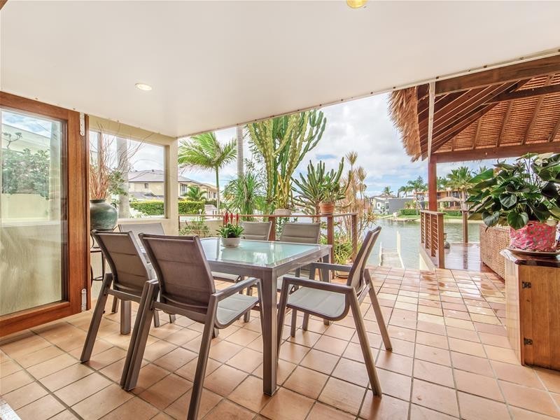 2 Etna Street, Isle Of Capri QLD 4217